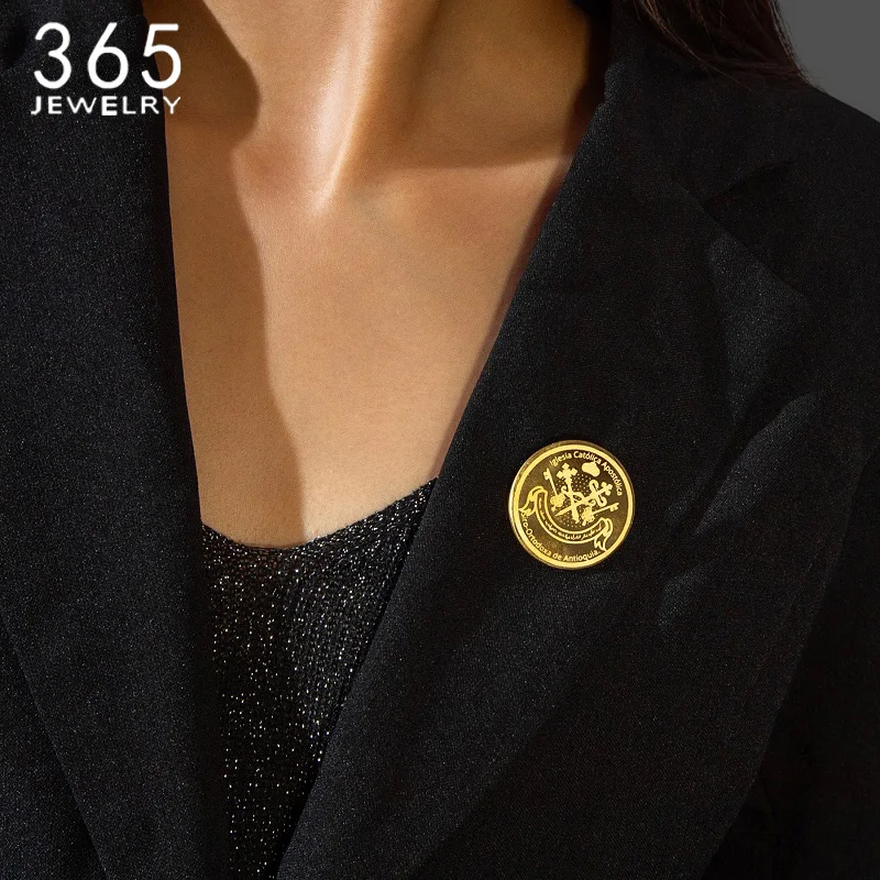 دبوس زينة (بروش) من الفولاذ ال - مراجعة Women Accessories Logo وسعره